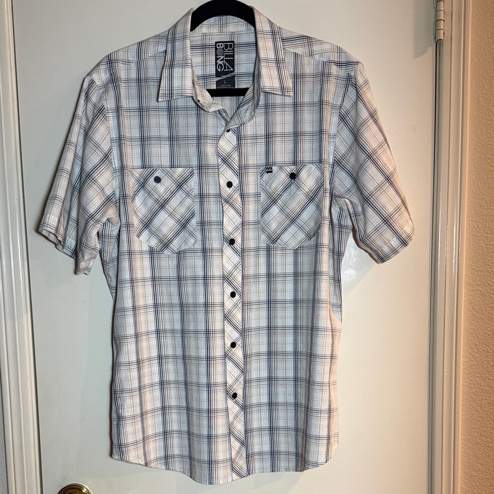 Billabong Men’s Button Down Plaid Short Sleeved Shirt